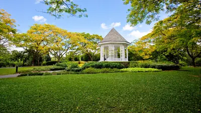 Singapore Botanic Gardens — Singapore Botanic Gardens — Singapore’s oldest garden is a treasure trove for plant lovers, or those who simply want to have a good time outdoors.